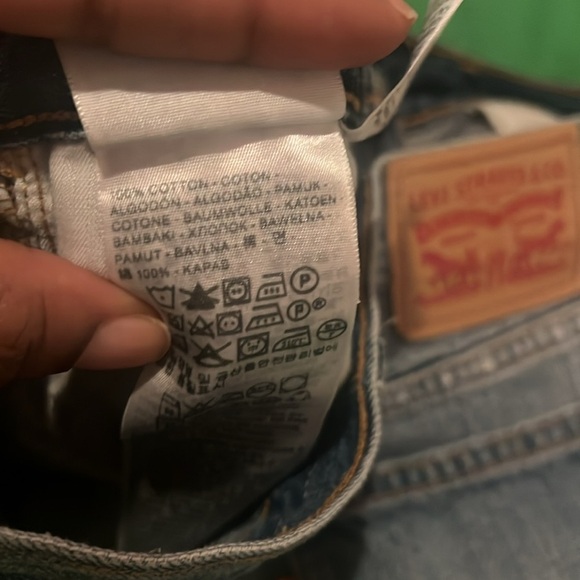 Levi’s Denim Women's Shorts with Embroidered Geometric Pattern size 28 - Picture 12 of 12